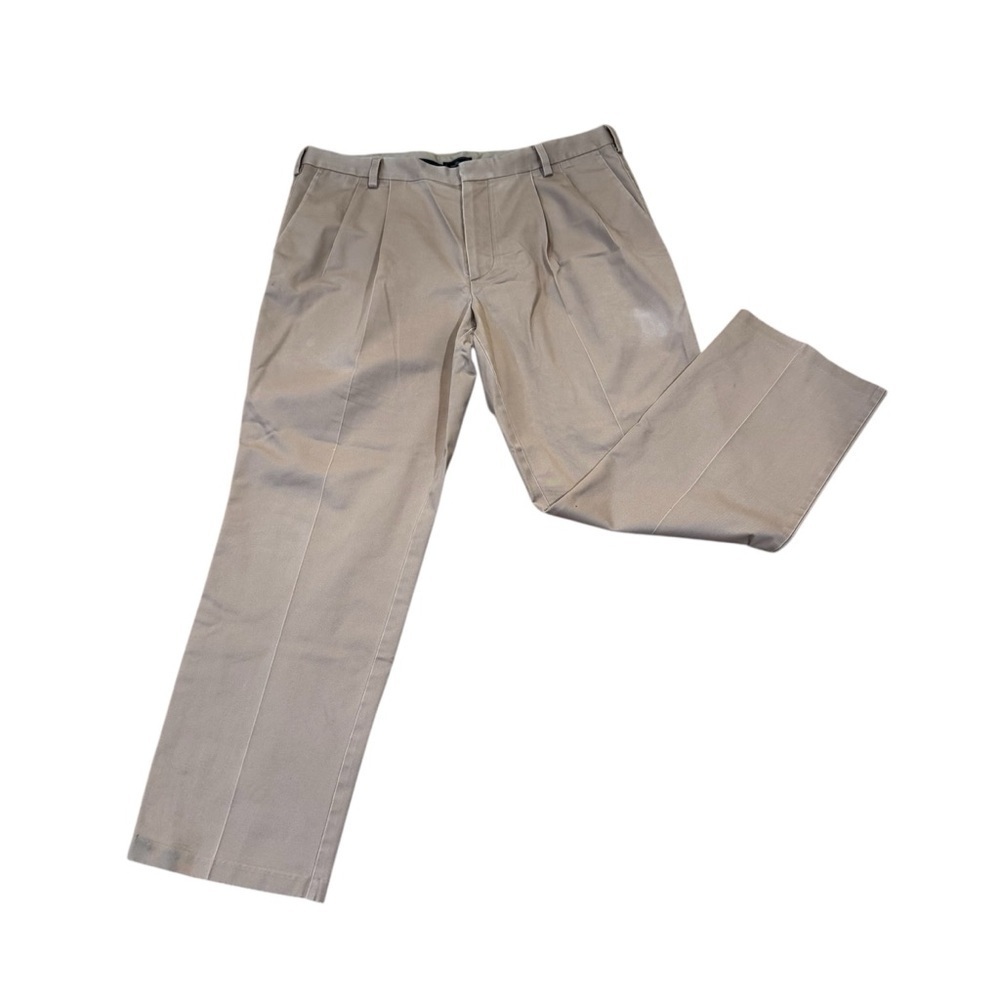 Dockers Classic Fit cream beige tan casual slacks, zipper clasp closure 40 x 32.